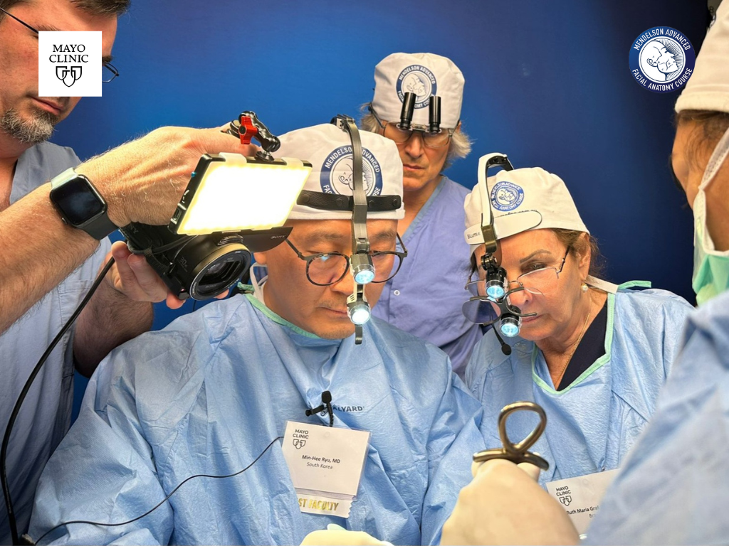Dr. Min-Hee Ryu operating and teaching at Mayo Clinic