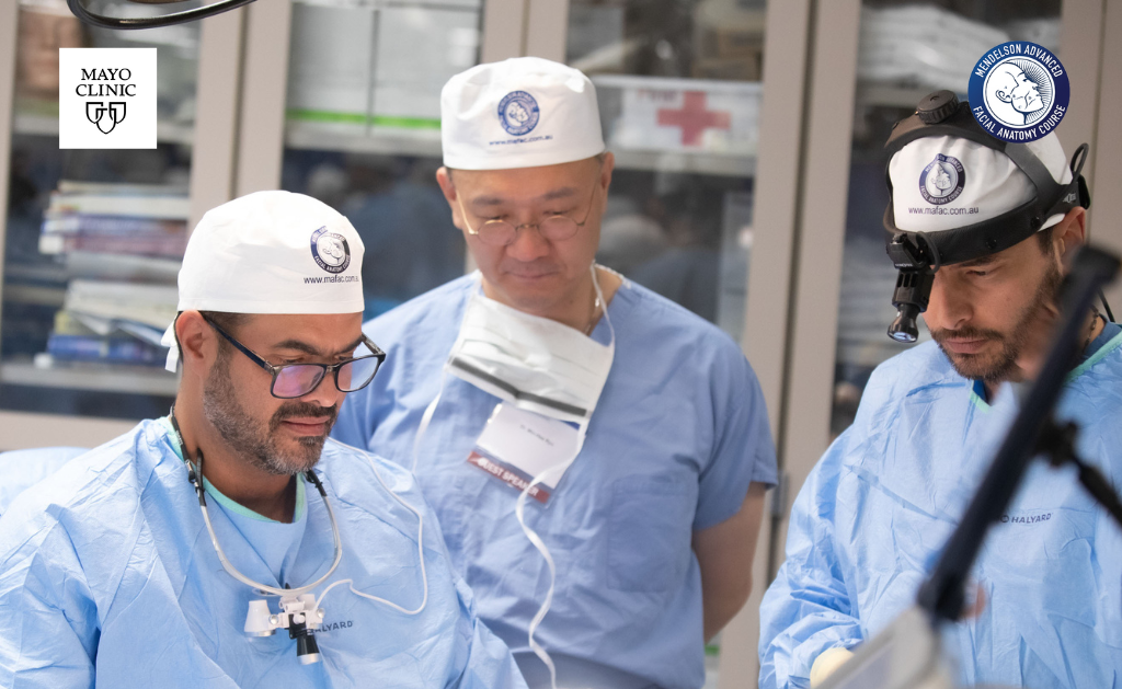 Dr. Ryu instructing at the Mendelson Advanced Facial Anatomy Course (MAFAC)
